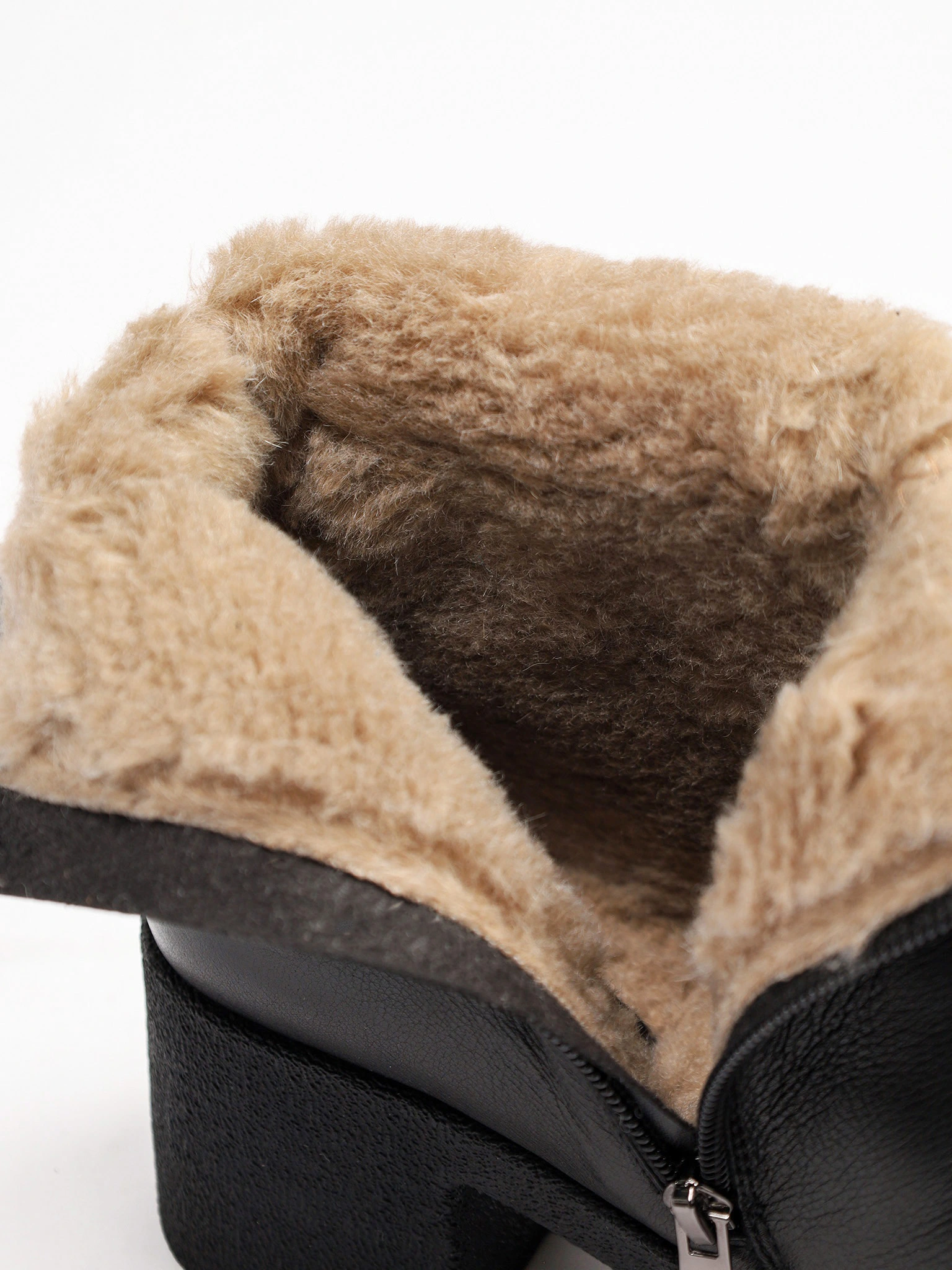 Ботильоны черного цвета на широком высоком каблуке